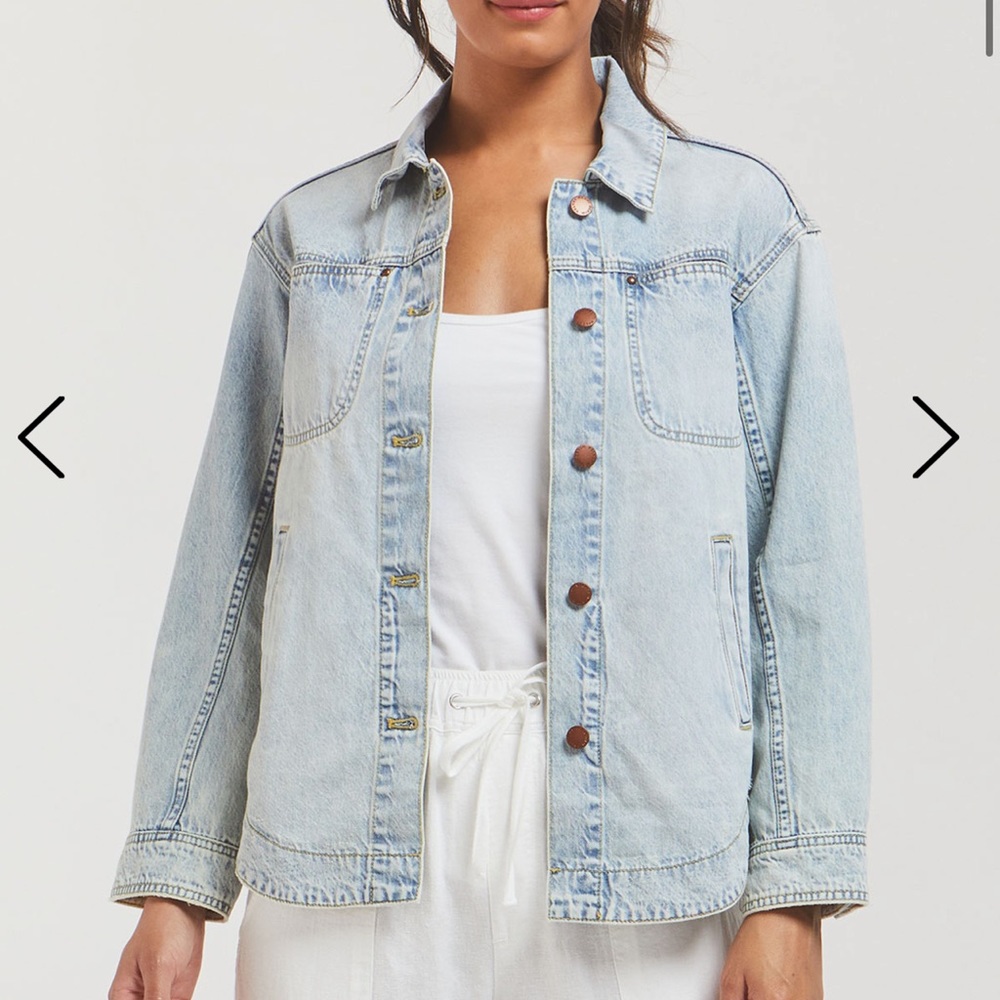 NWT Velvet Heart Denim Shacket in light wash